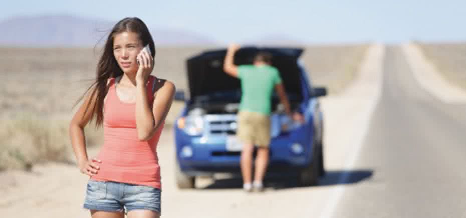 couple having car trouble