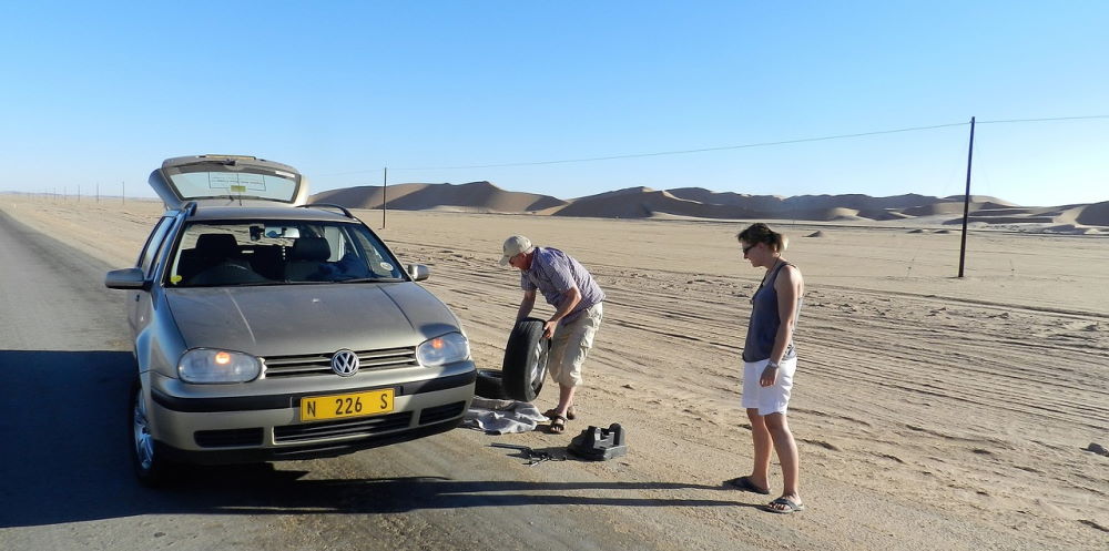 couple experiencing car troubles in the middle of nowhere 
